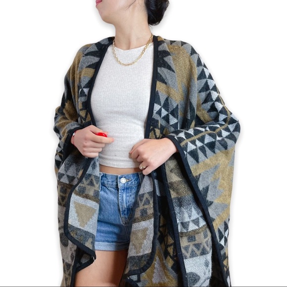 Cabin Fever Aztec Geometric Pattern Wrap Blanket Cape Poncho Jacket One size - Picture 6 of 16
